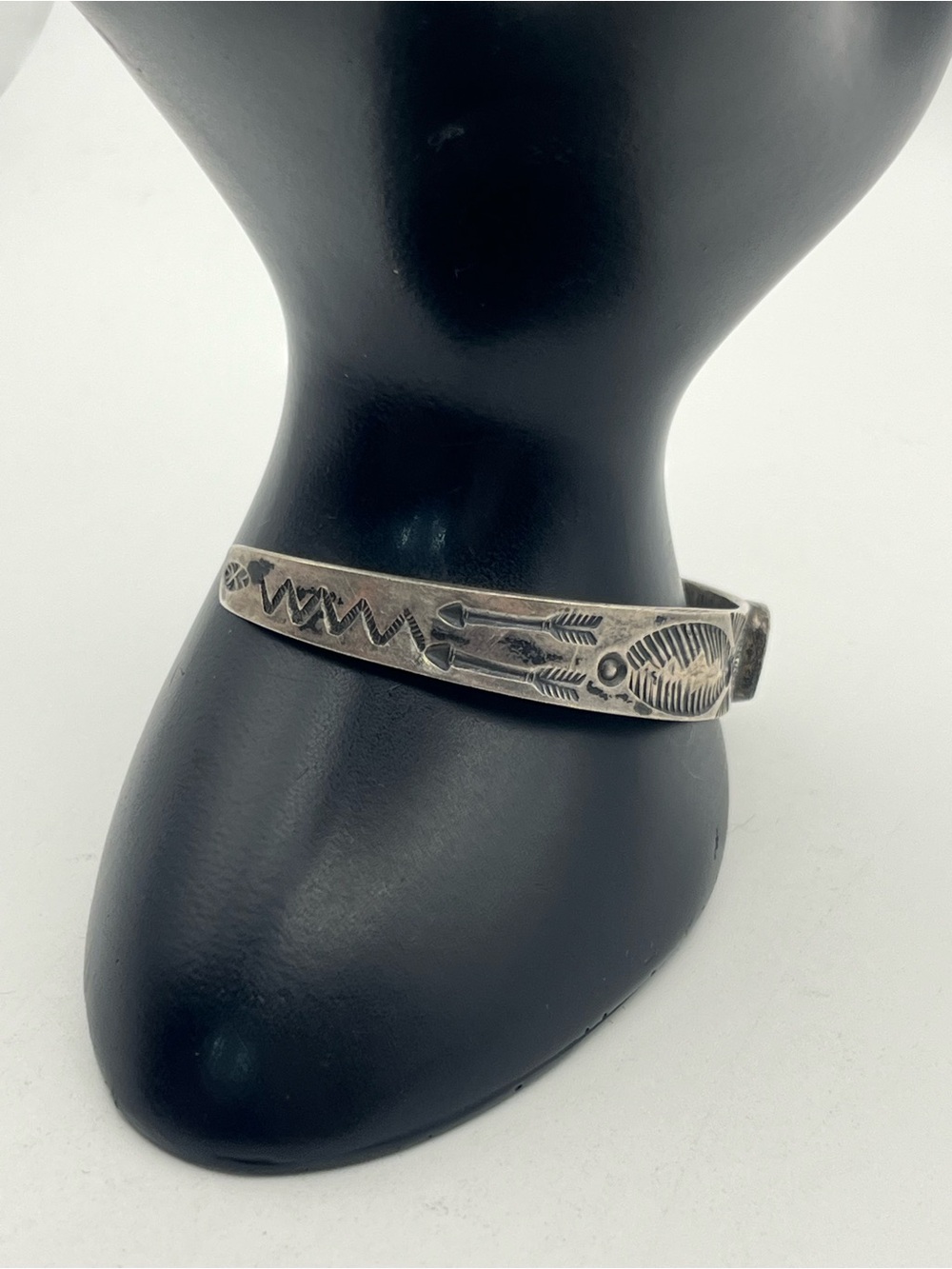 Native American sterling silver hand stamped blue stone vintage cuff bracelet - Picture 8 of 16